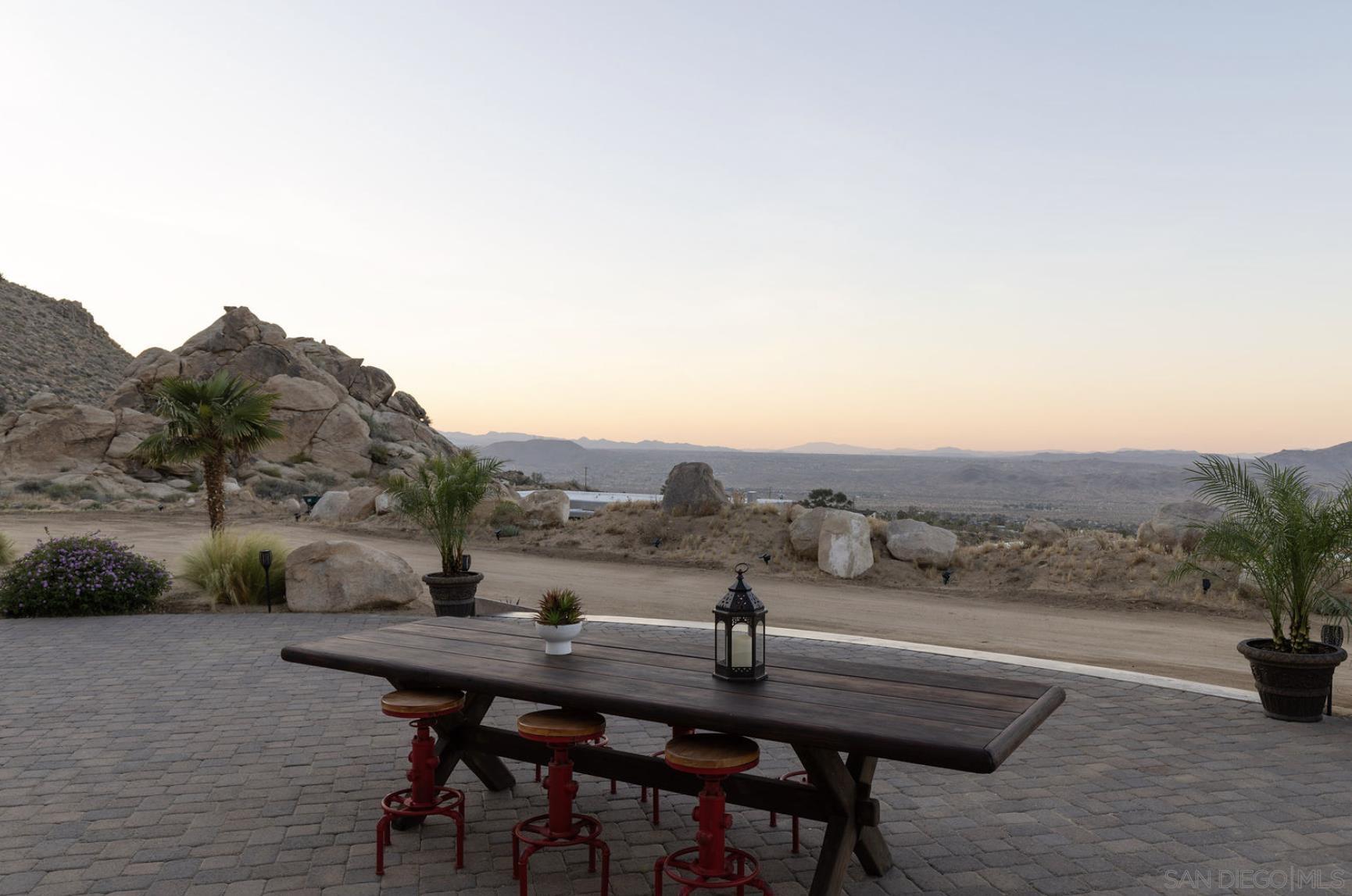Detail Gallery Image 29 of 70 For 8022  Wesley Rd, Joshua Tree,  CA 92252 - 5 Beds | 4/1 Baths
