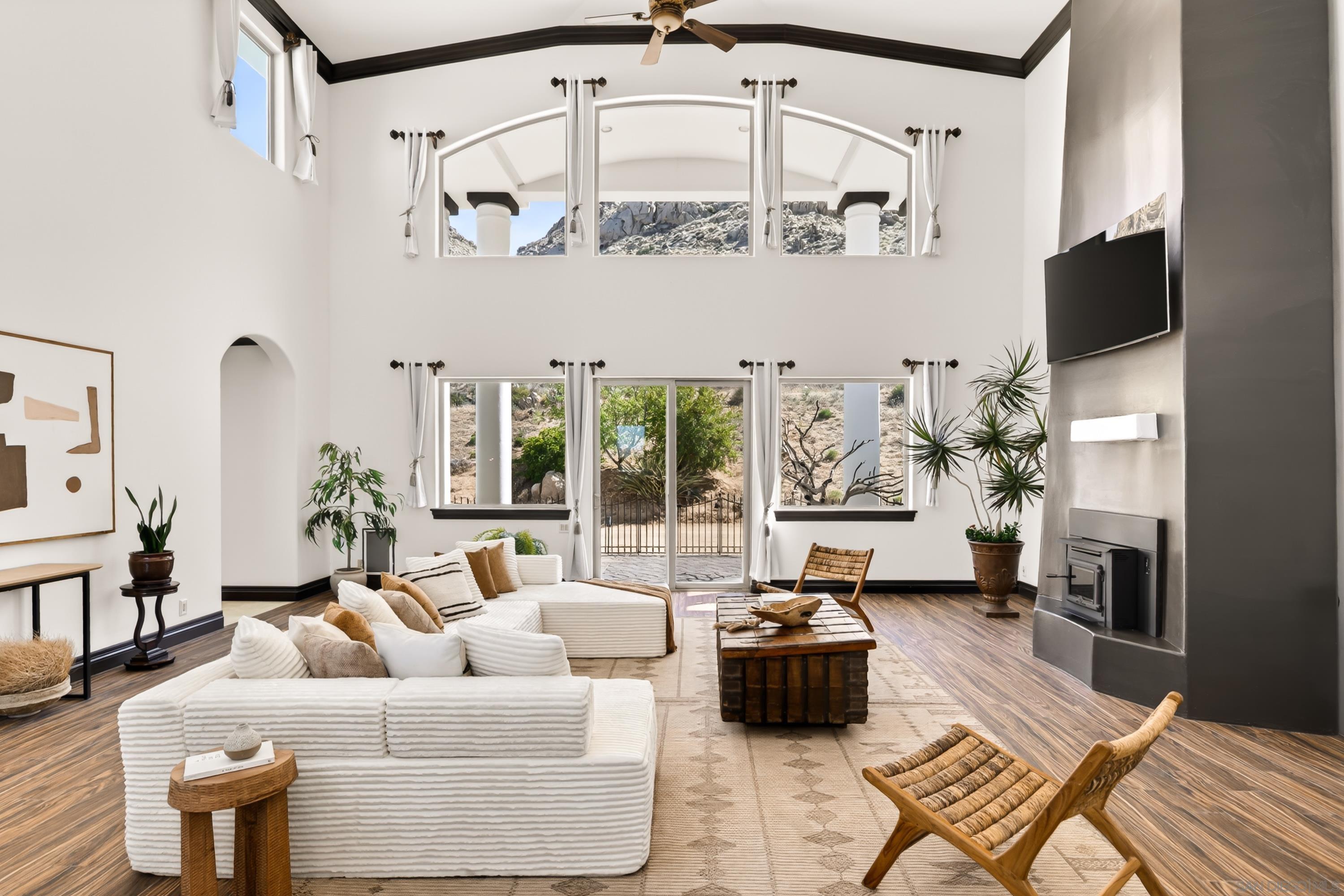 Detail Gallery Image 5 of 70 For 8022  Wesley Rd, Joshua Tree,  CA 92252 - 5 Beds | 4/1 Baths