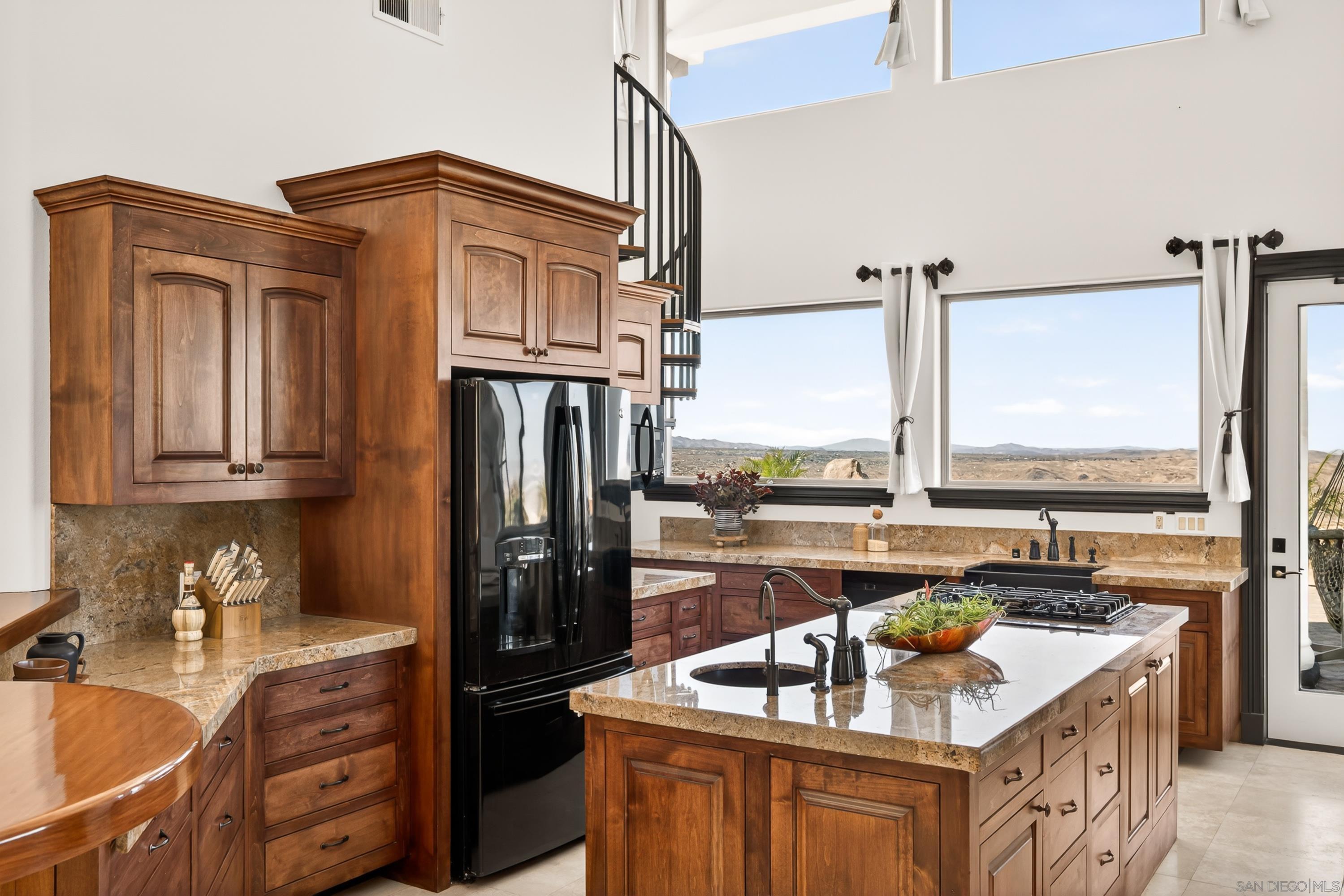 Detail Gallery Image 7 of 70 For 8022  Wesley Rd, Joshua Tree,  CA 92252 - 5 Beds | 4/1 Baths