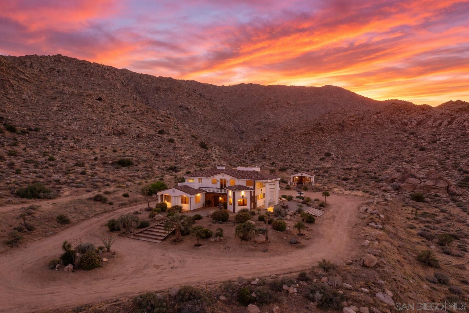 Detail Gallery Image 62 of 70 For 8022  Wesley Rd, Joshua Tree,  CA 92252 - 5 Beds | 4/1 Baths