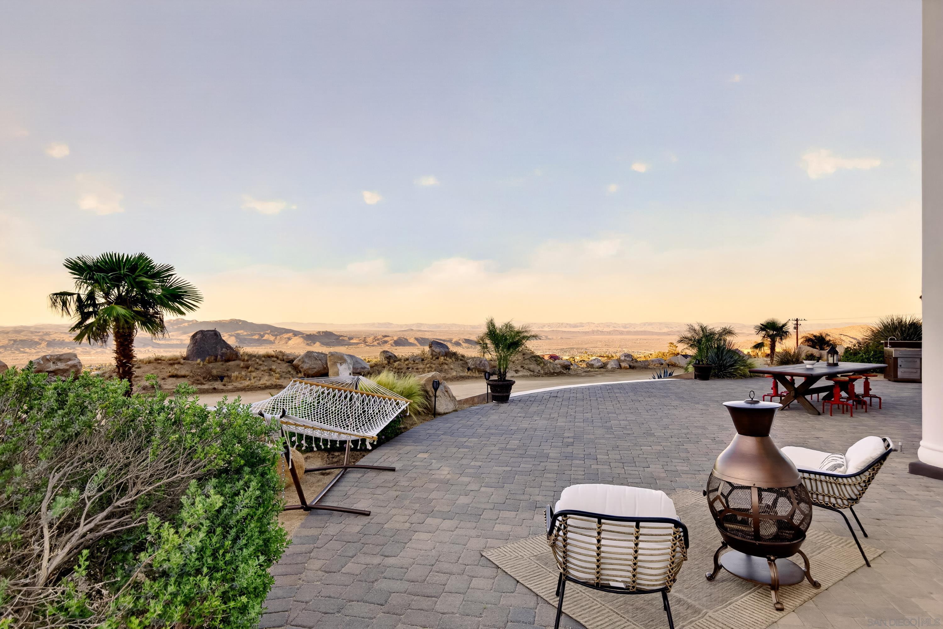 Detail Gallery Image 10 of 70 For 8022  Wesley Rd, Joshua Tree,  CA 92252 - 5 Beds | 4/1 Baths