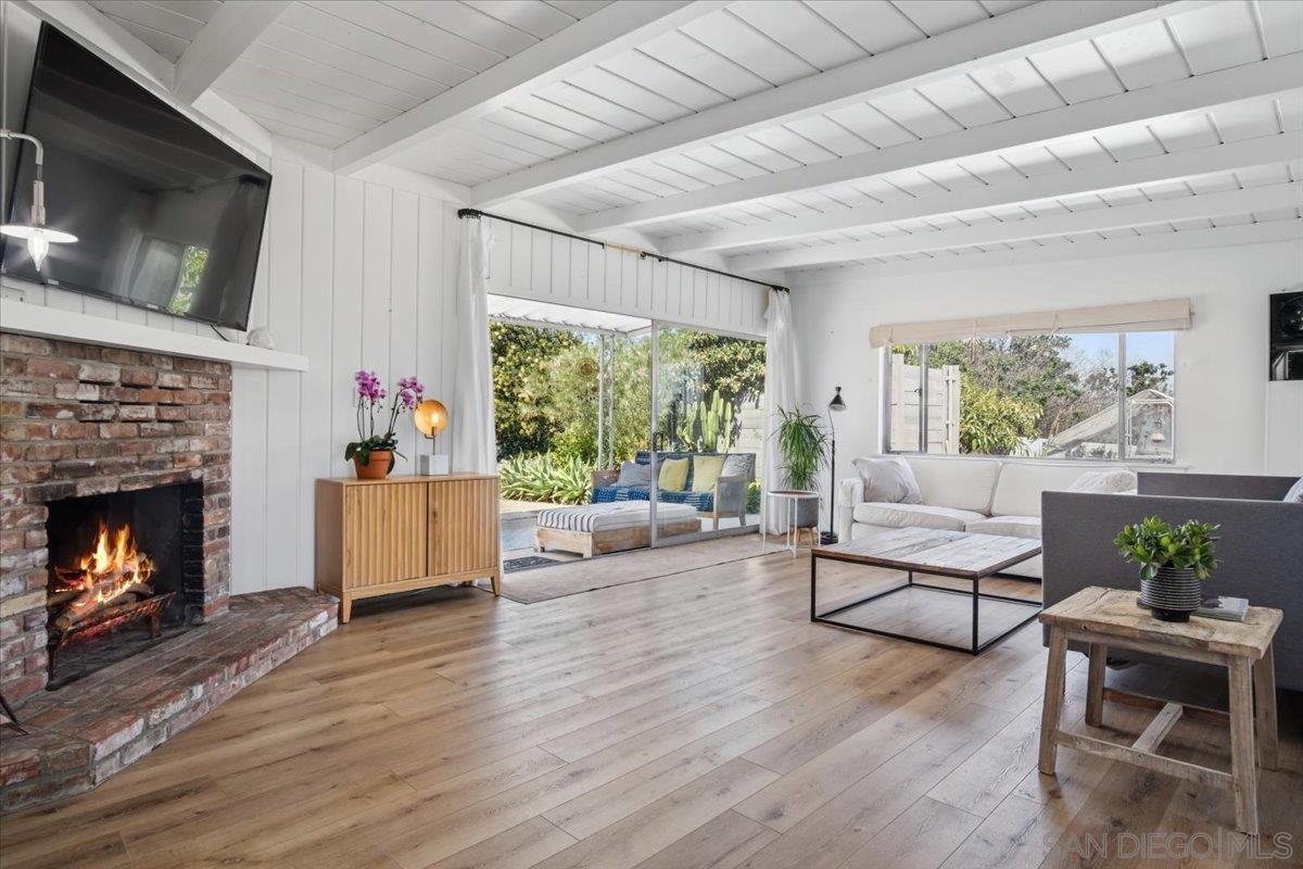 Front Image Thumbnail for SD260008743