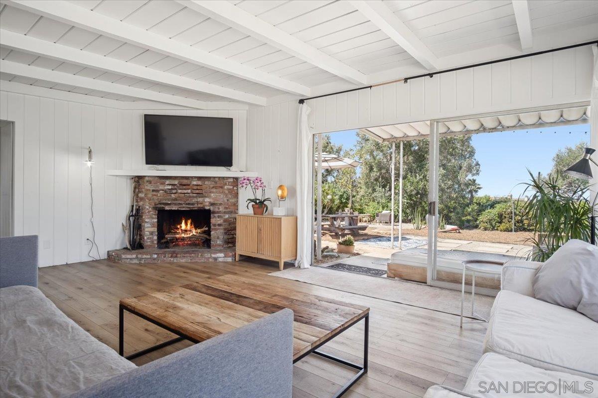 Detail Gallery Image 2 of 55 For 630  Cortez Ave, Vista,  CA 92084 - 3 Beds | 2/1 Baths