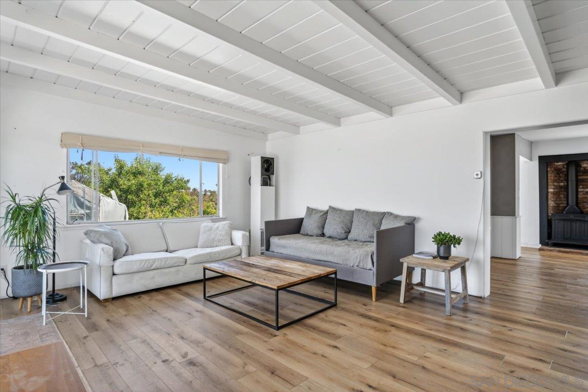 Detail Gallery Image 4 of 55 For 630  Cortez Ave, Vista,  CA 92084 - 3 Beds | 2/1 Baths