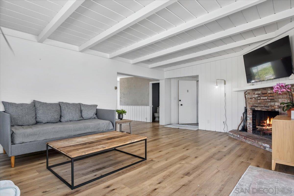 Detail Gallery Image 5 of 55 For 630  Cortez Ave, Vista,  CA 92084 - 3 Beds | 2/1 Baths