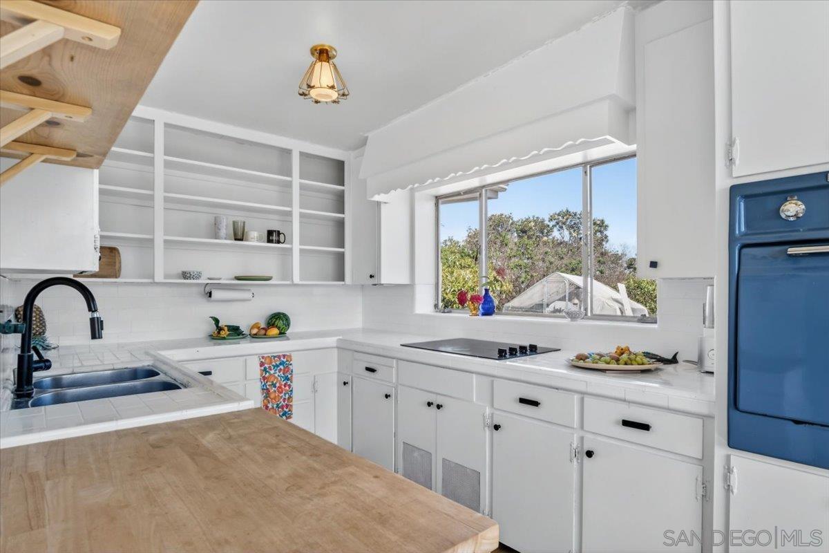 Detail Gallery Image 8 of 55 For 630  Cortez Ave, Vista,  CA 92084 - 3 Beds | 2/1 Baths