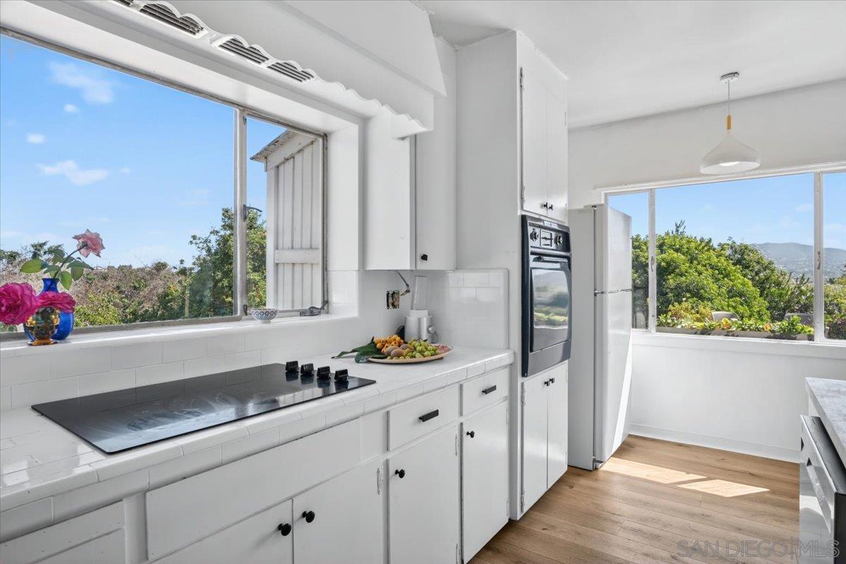 Detail Gallery Image 9 of 55 For 630  Cortez Ave, Vista,  CA 92084 - 3 Beds | 2/1 Baths