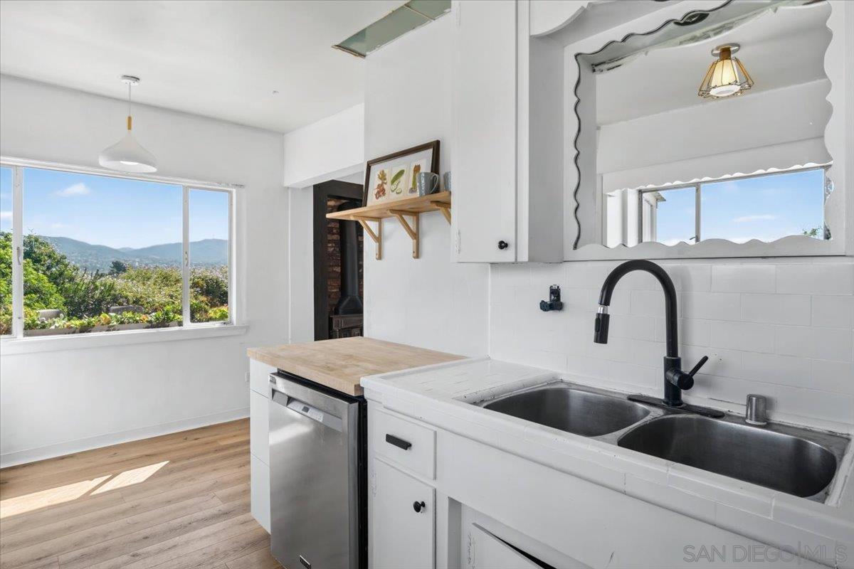 Detail Gallery Image 10 of 55 For 630  Cortez Ave, Vista,  CA 92084 - 3 Beds | 2/1 Baths