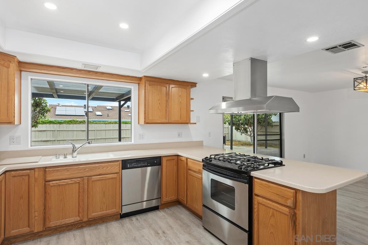 Detail Gallery Image 11 of 29 For 1230  East, Imperial Beach,  CA 91932 - 4 Beds | 3 Baths