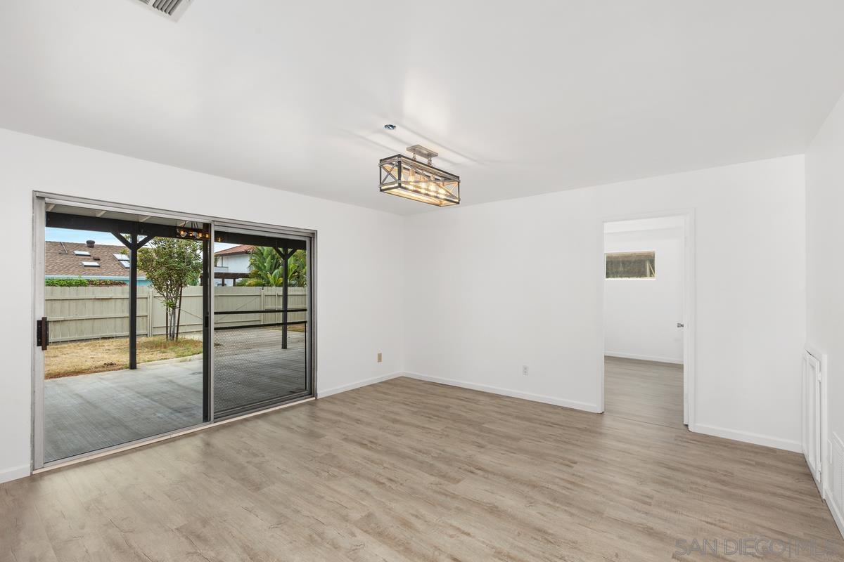 Detail Gallery Image 12 of 29 For 1230  East, Imperial Beach,  CA 91932 - 4 Beds | 3 Baths