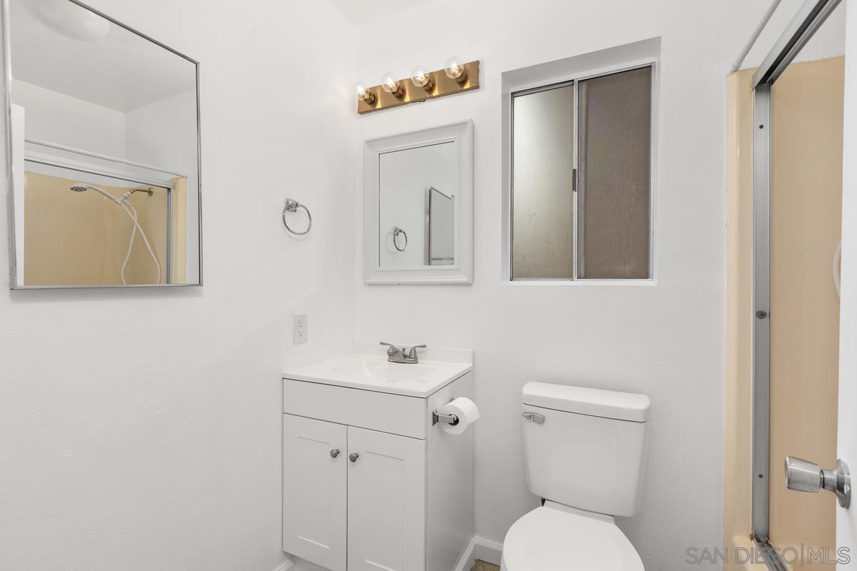 Detail Gallery Image 15 of 29 For 1230  East, Imperial Beach,  CA 91932 - 4 Beds | 3 Baths