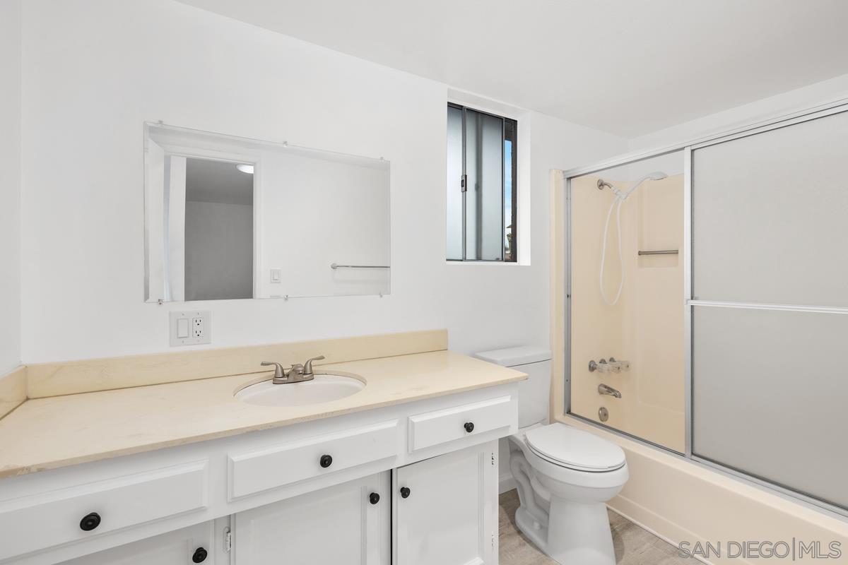 Detail Gallery Image 18 of 29 For 1230  East, Imperial Beach,  CA 91932 - 4 Beds | 3 Baths