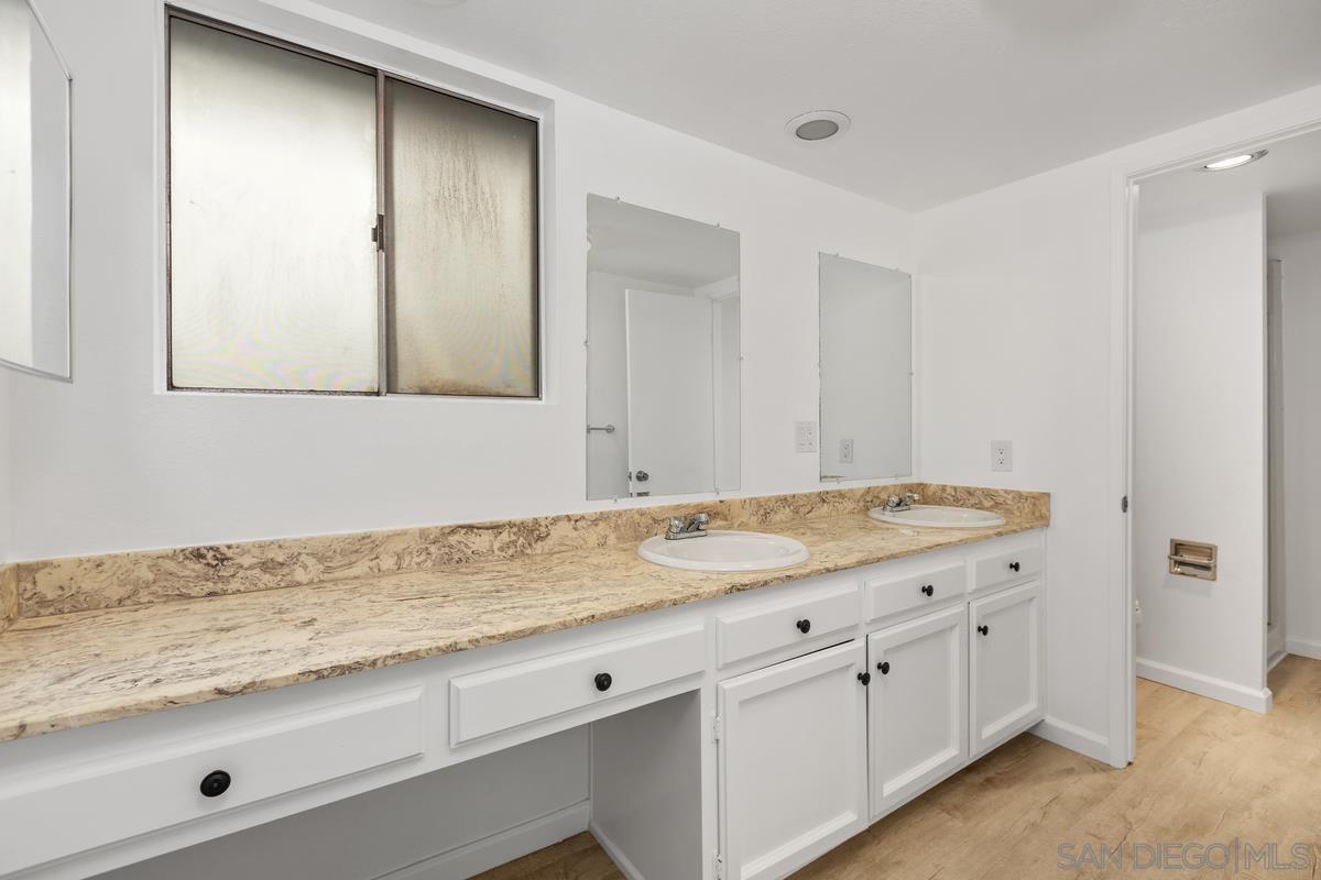 Detail Gallery Image 21 of 29 For 1230  East, Imperial Beach,  CA 91932 - 4 Beds | 3 Baths