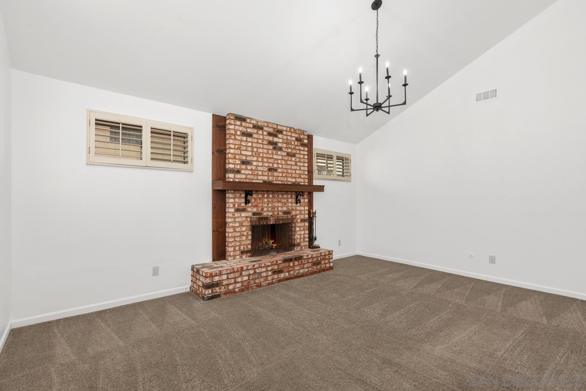 Detail Gallery Image 5 of 29 For 1230  East, Imperial Beach,  CA 91932 - 4 Beds | 3 Baths