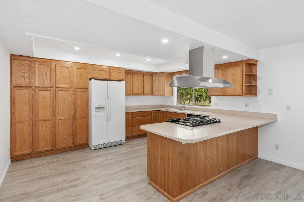 Detail Gallery Image 8 of 29 For 1230  East, Imperial Beach,  CA 91932 - 4 Beds | 3 Baths