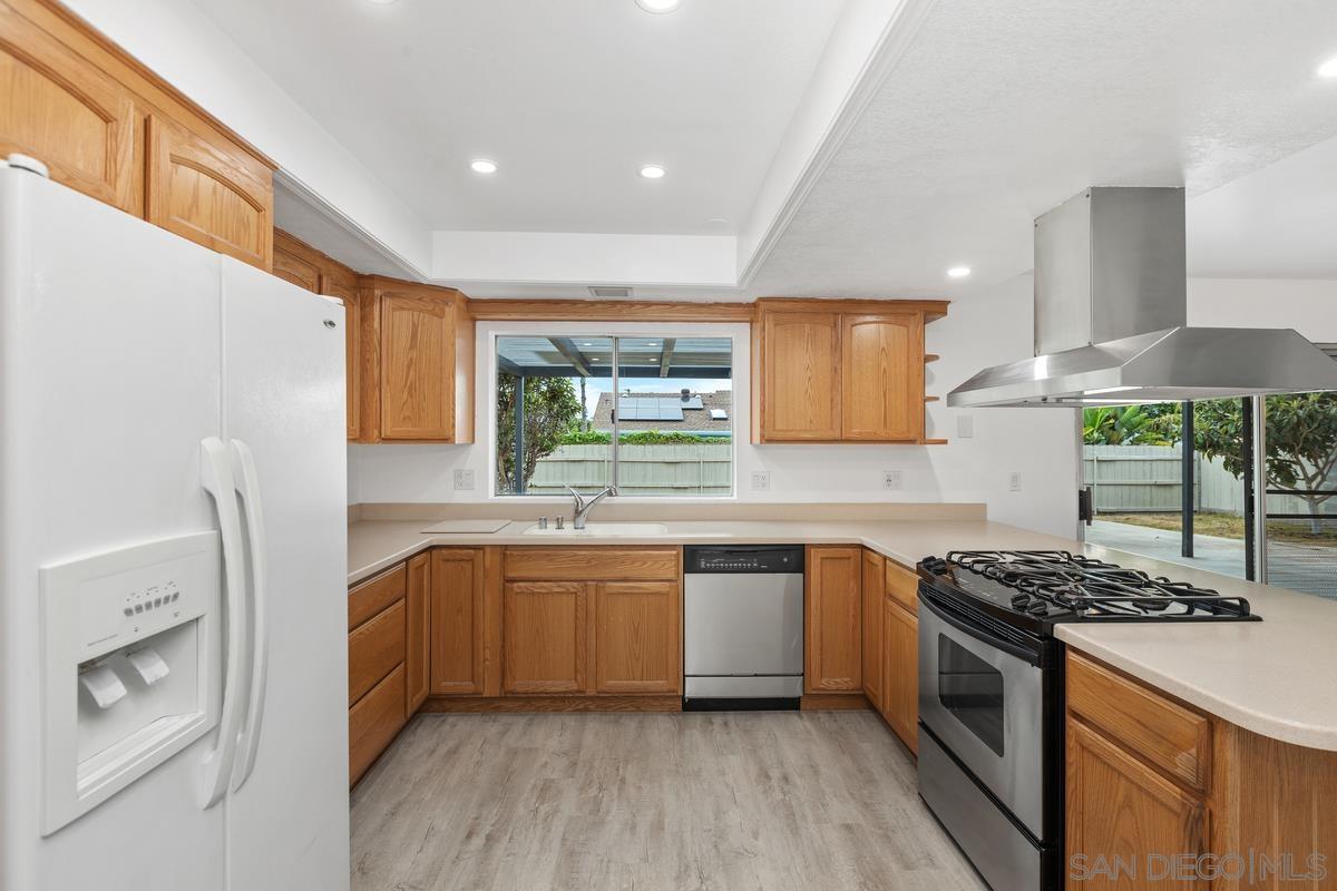 Detail Gallery Image 10 of 29 For 1230  East, Imperial Beach,  CA 91932 - 4 Beds | 3 Baths