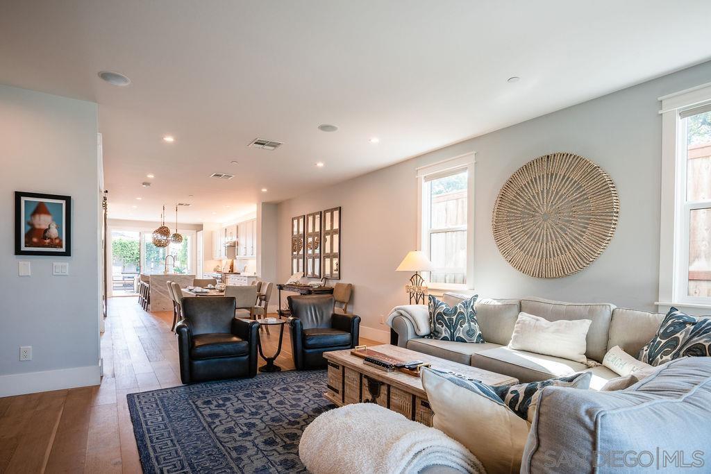 Detail Gallery Image 11 of 45 For 375  C Avenue, Coronado,  CA 92118 - 3 Beds | 2/1 Baths