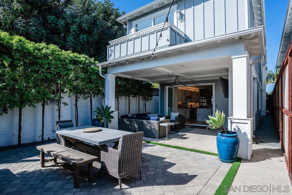 Detail Gallery Image 3 of 45 For 375  C Avenue, Coronado,  CA 92118 - 3 Beds | 2/1 Baths