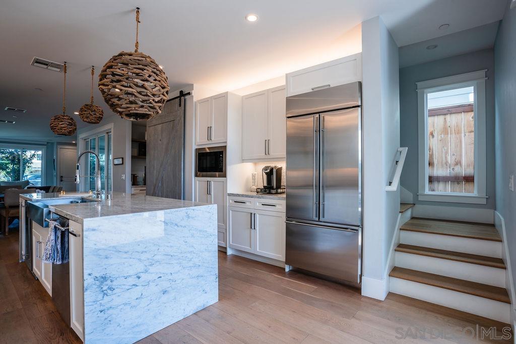 Detail Gallery Image 5 of 45 For 375  C Avenue, Coronado,  CA 92118 - 3 Beds | 2/1 Baths