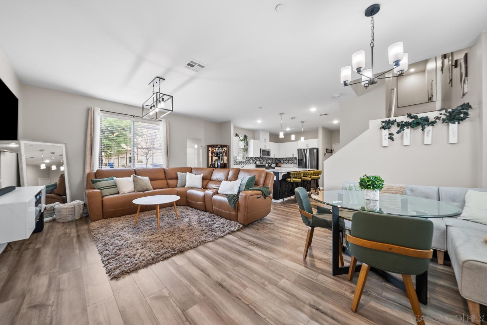 Front Image Thumbnail for SD260008791