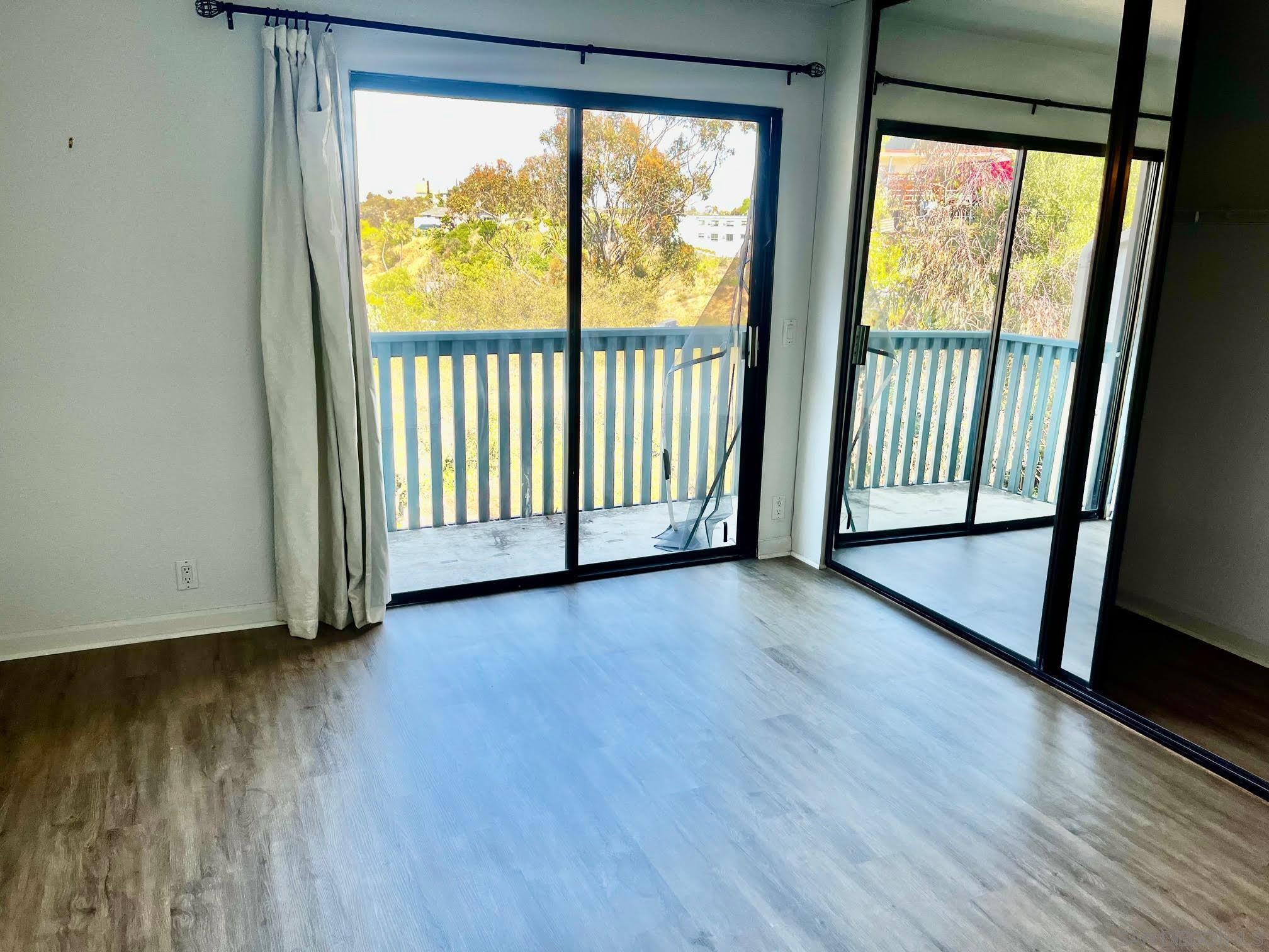 Detail Gallery Image 2 of 8 For 4950 Lantana  4, San Diego,  CA 92105 - 2 Beds | 1/1 Baths