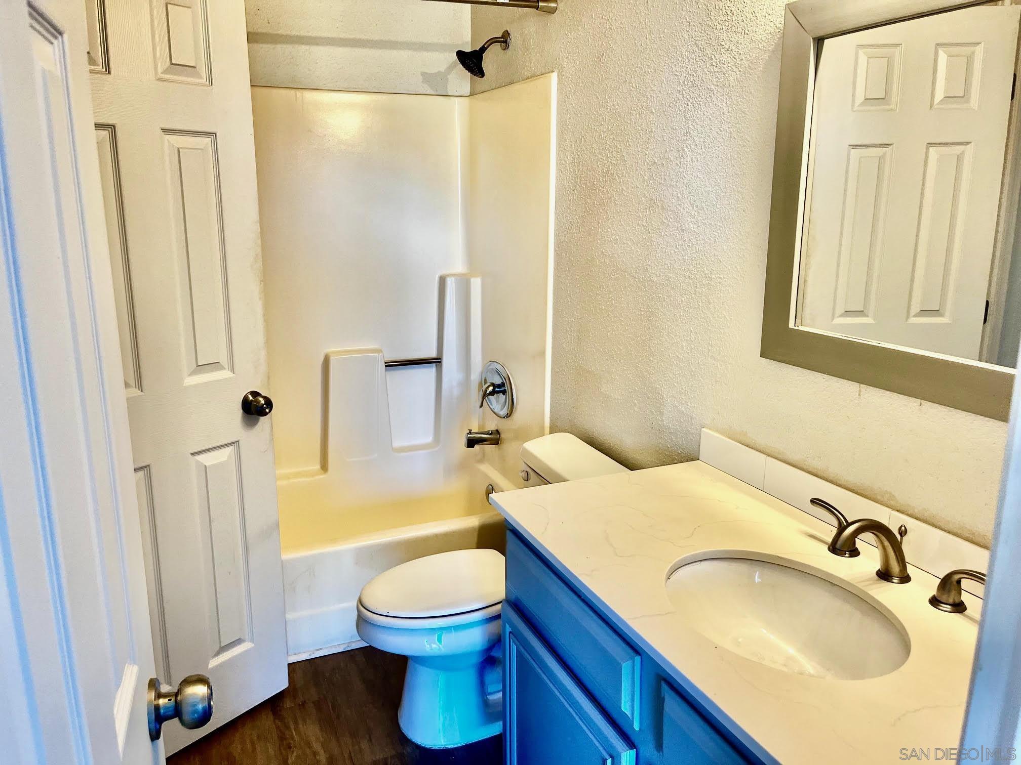 Detail Gallery Image 3 of 8 For 4950 Lantana  4, San Diego,  CA 92105 - 2 Beds | 1/1 Baths
