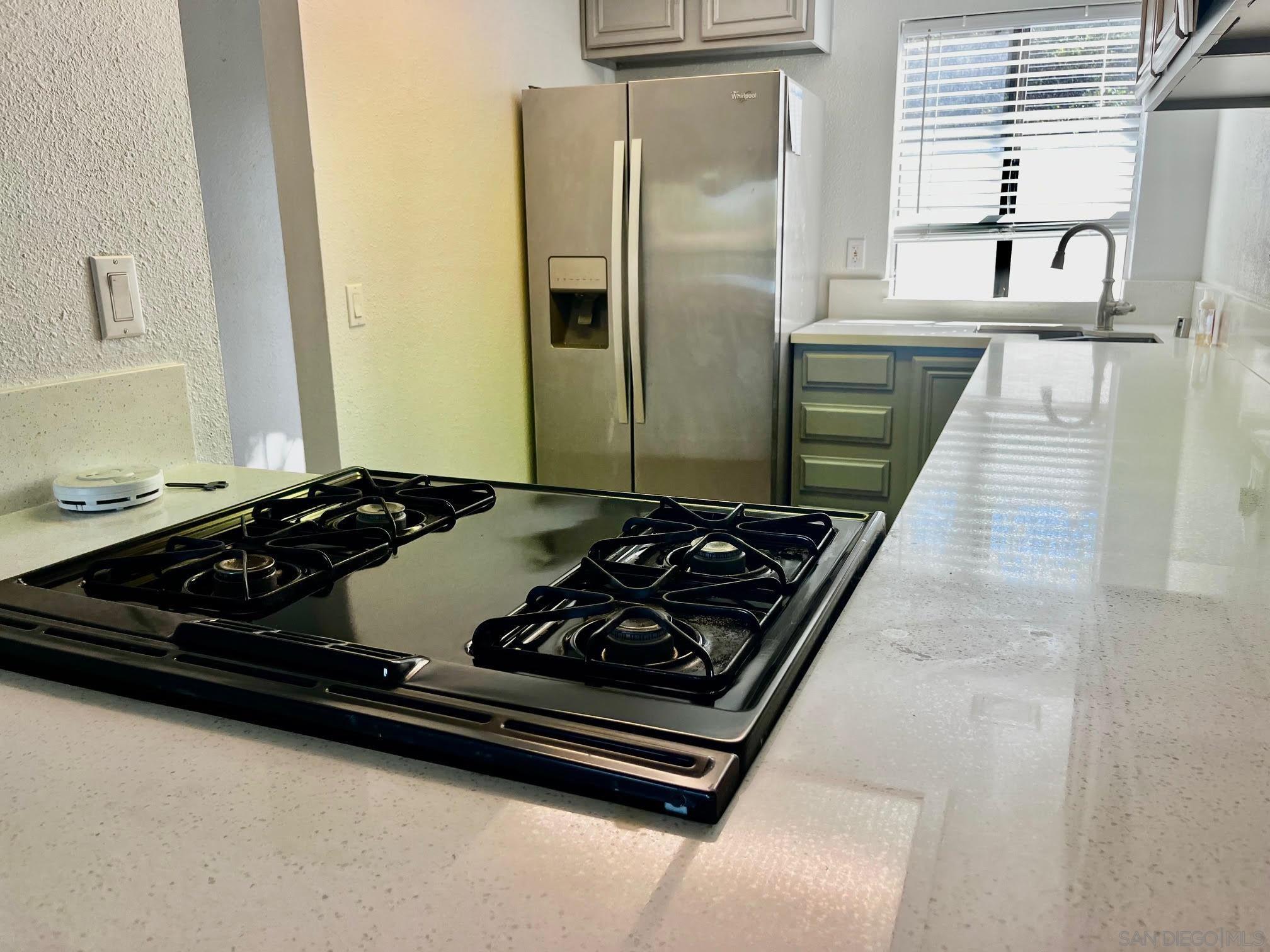 Detail Gallery Image 5 of 8 For 4950 Lantana  4, San Diego,  CA 92105 - 2 Beds | 1/1 Baths