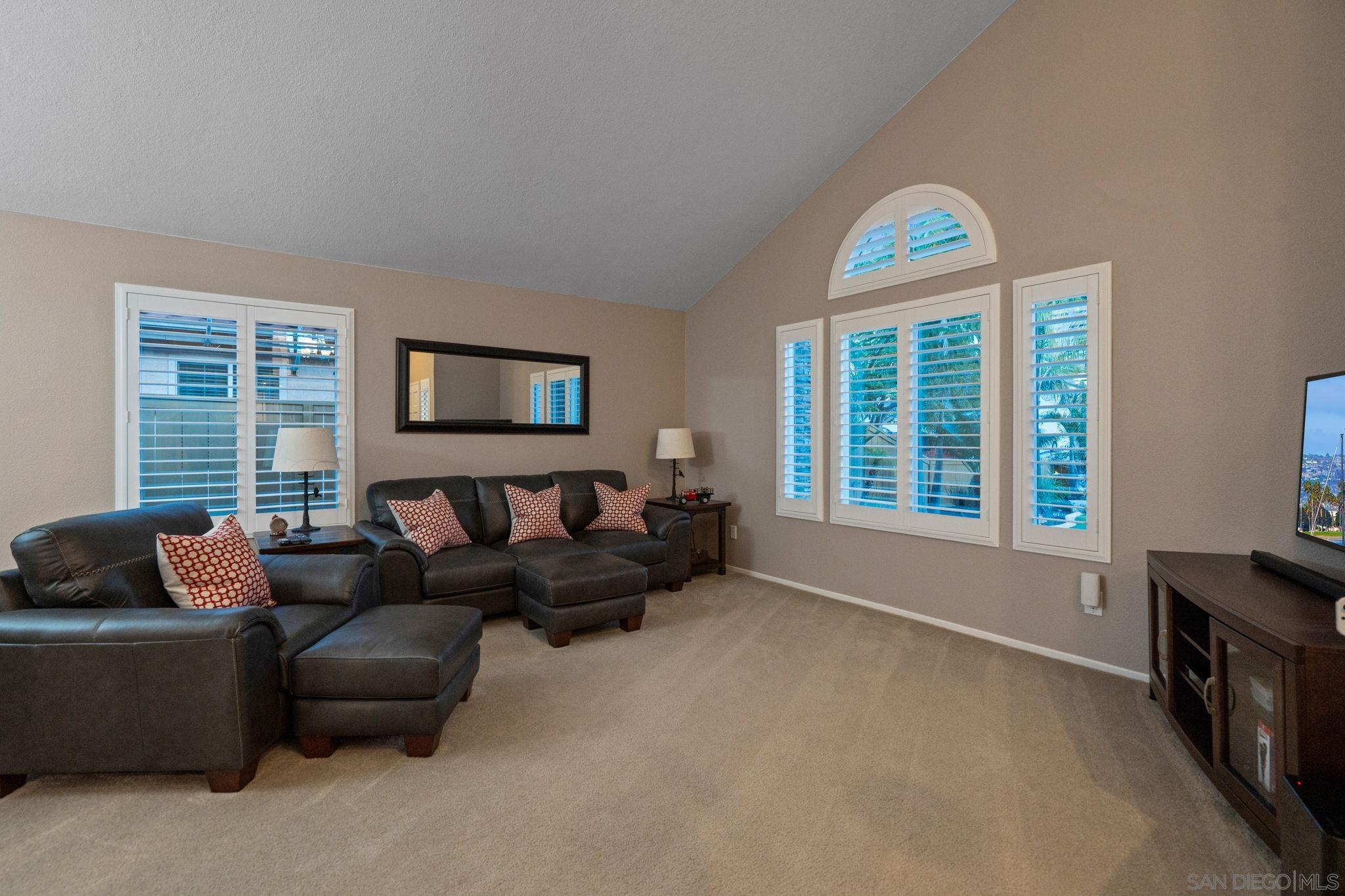 Detail Gallery Image 14 of 71 For 1091  La Tortuga, Vista,  CA 92081 - 4 Beds | 3 Baths