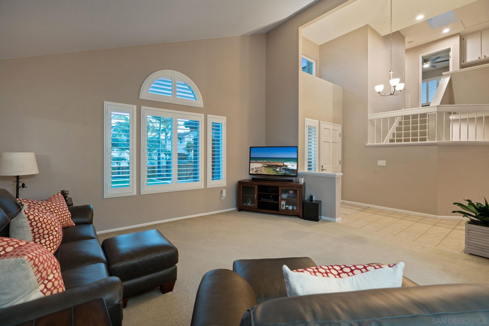 Detail Gallery Image 15 of 71 For 1091  La Tortuga, Vista,  CA 92081 - 4 Beds | 3 Baths