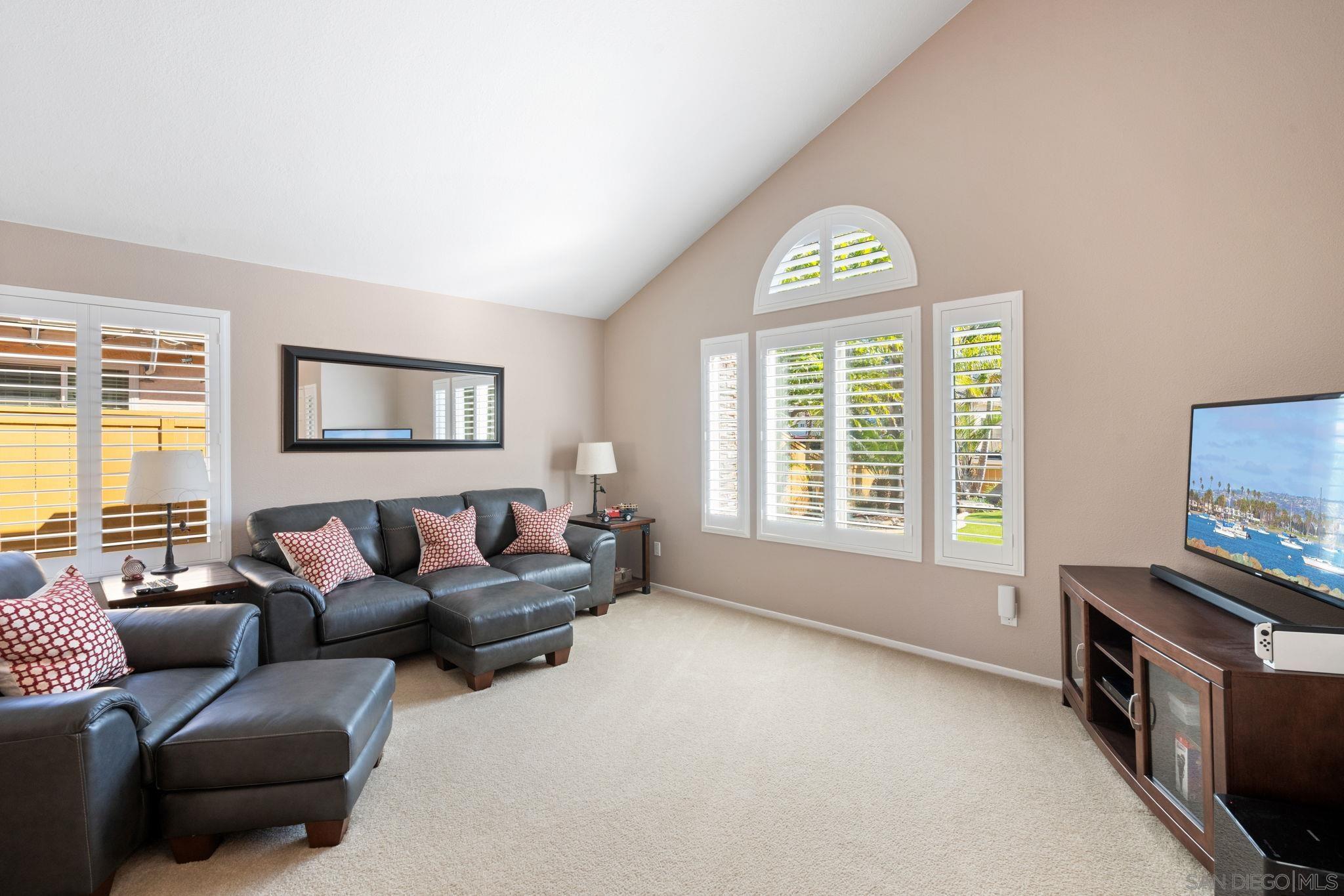 Detail Gallery Image 17 of 71 For 1091  La Tortuga, Vista,  CA 92081 - 4 Beds | 3 Baths