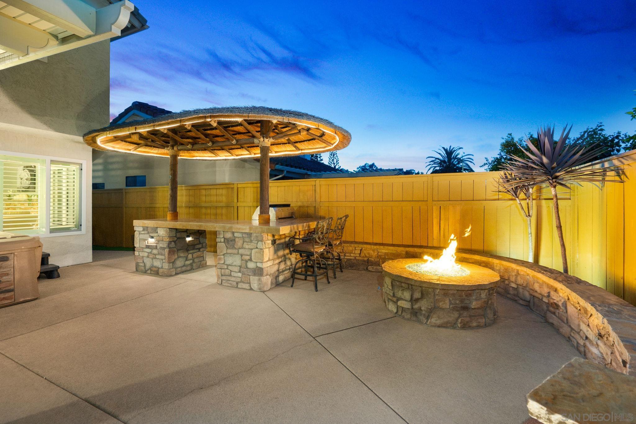 Detail Gallery Image 4 of 71 For 1091  La Tortuga, Vista,  CA 92081 - 4 Beds | 3 Baths