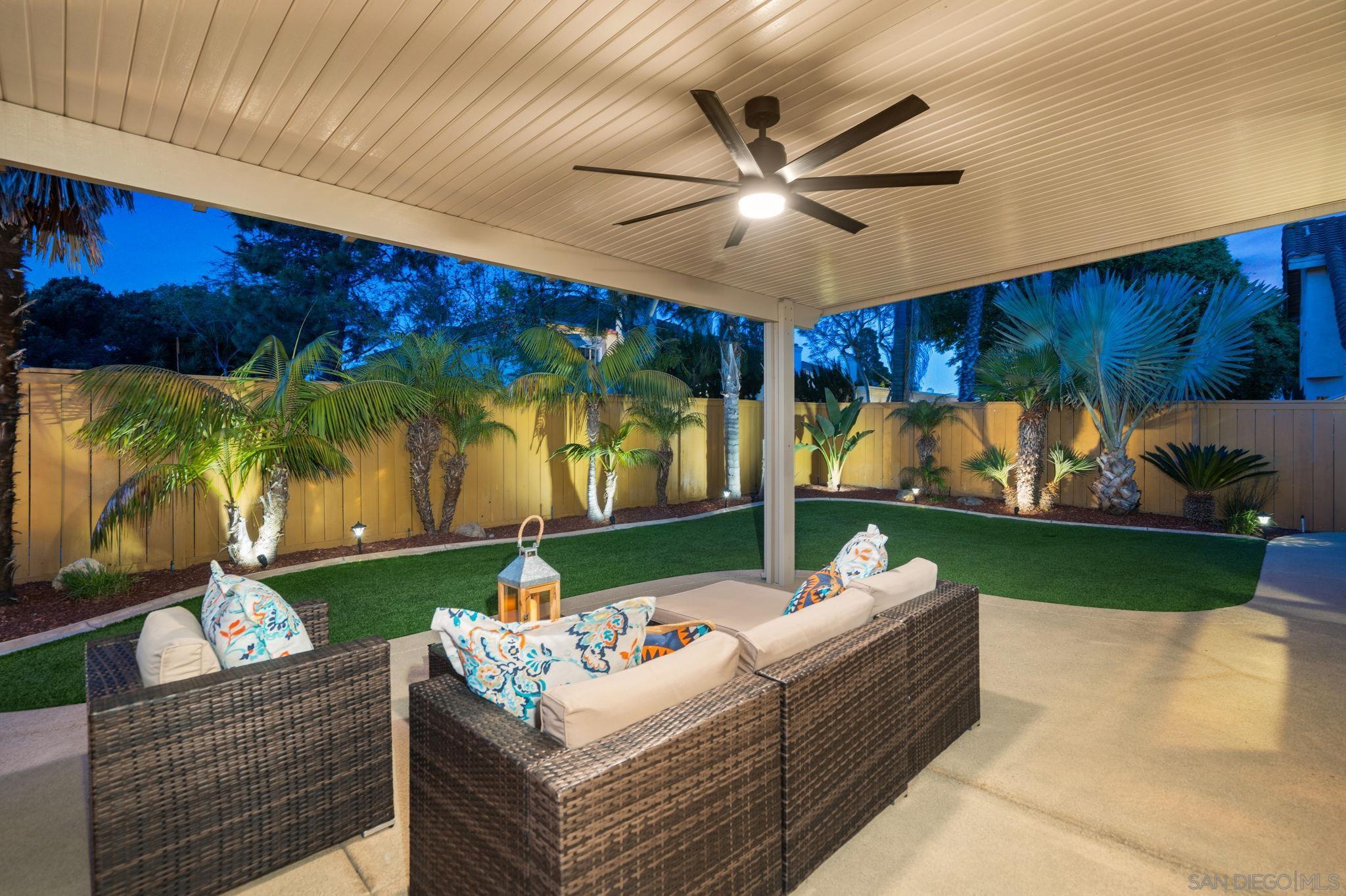 Detail Gallery Image 5 of 71 For 1091  La Tortuga, Vista,  CA 92081 - 4 Beds | 3 Baths