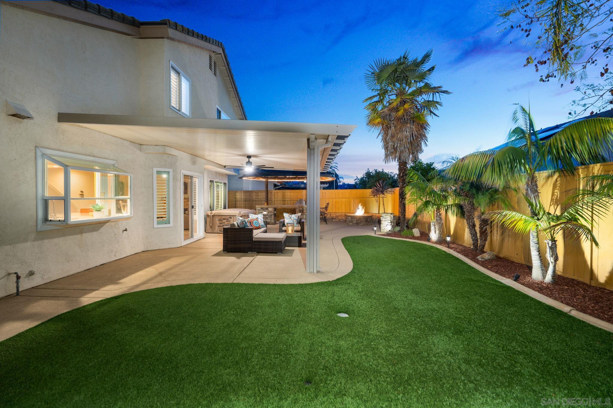 Detail Gallery Image 7 of 71 For 1091  La Tortuga, Vista,  CA 92081 - 4 Beds | 3 Baths