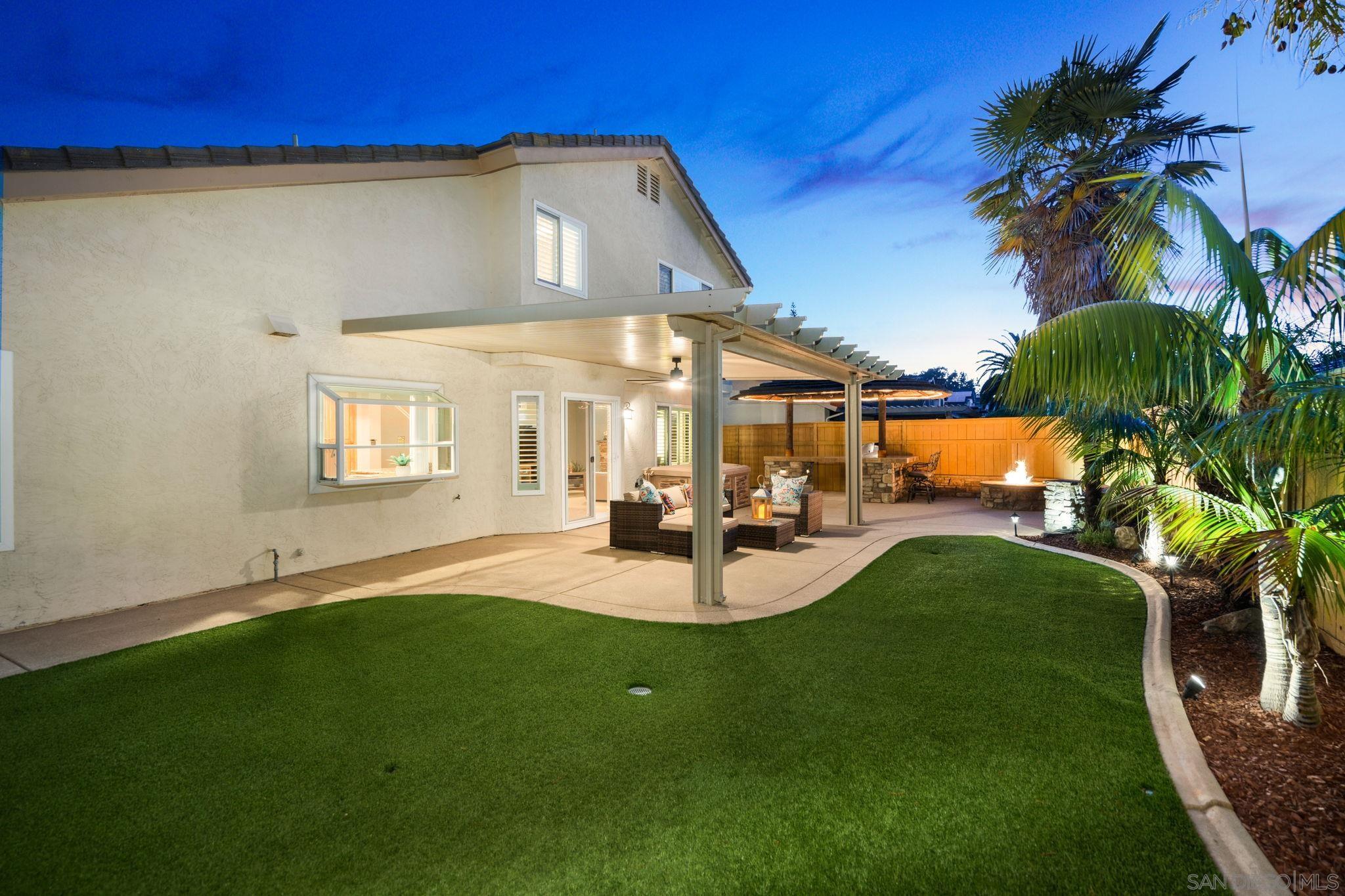 Detail Gallery Image 8 of 71 For 1091  La Tortuga, Vista,  CA 92081 - 4 Beds | 3 Baths