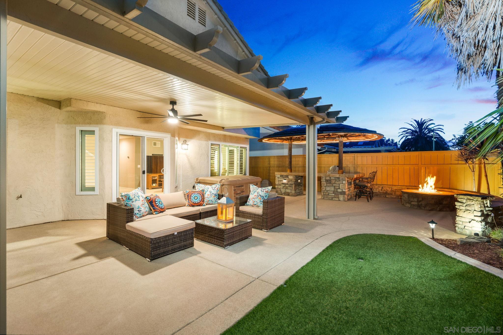 Detail Gallery Image 9 of 71 For 1091  La Tortuga, Vista,  CA 92081 - 4 Beds | 3 Baths