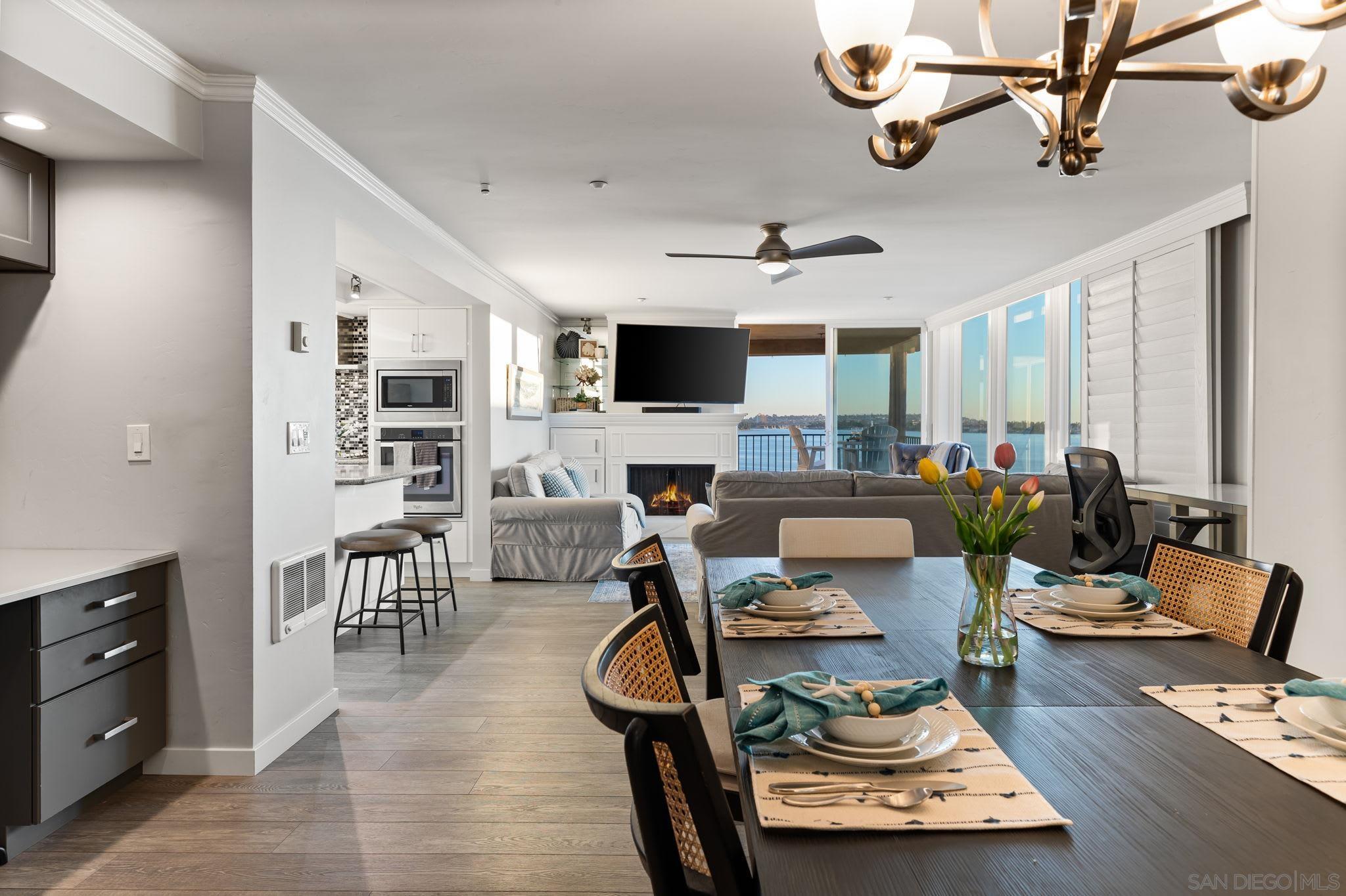 Detail Gallery Image 15 of 44 For 1221  Parker Pl  21, San Diego,  CA 92109 - 2 Beds | 3 Baths