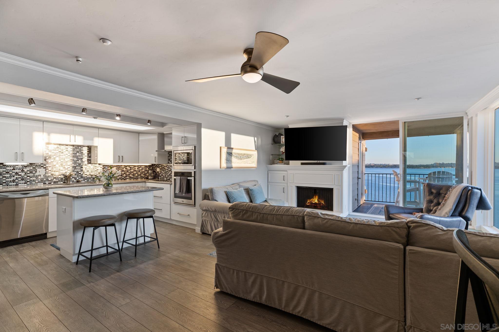 Detail Gallery Image 16 of 44 For 1221  Parker Pl  21, San Diego,  CA 92109 - 2 Beds | 3 Baths