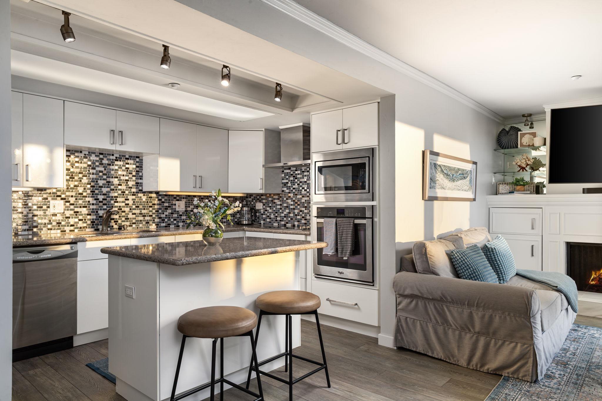 Detail Gallery Image 17 of 44 For 1221  Parker Pl  21, San Diego,  CA 92109 - 2 Beds | 3 Baths