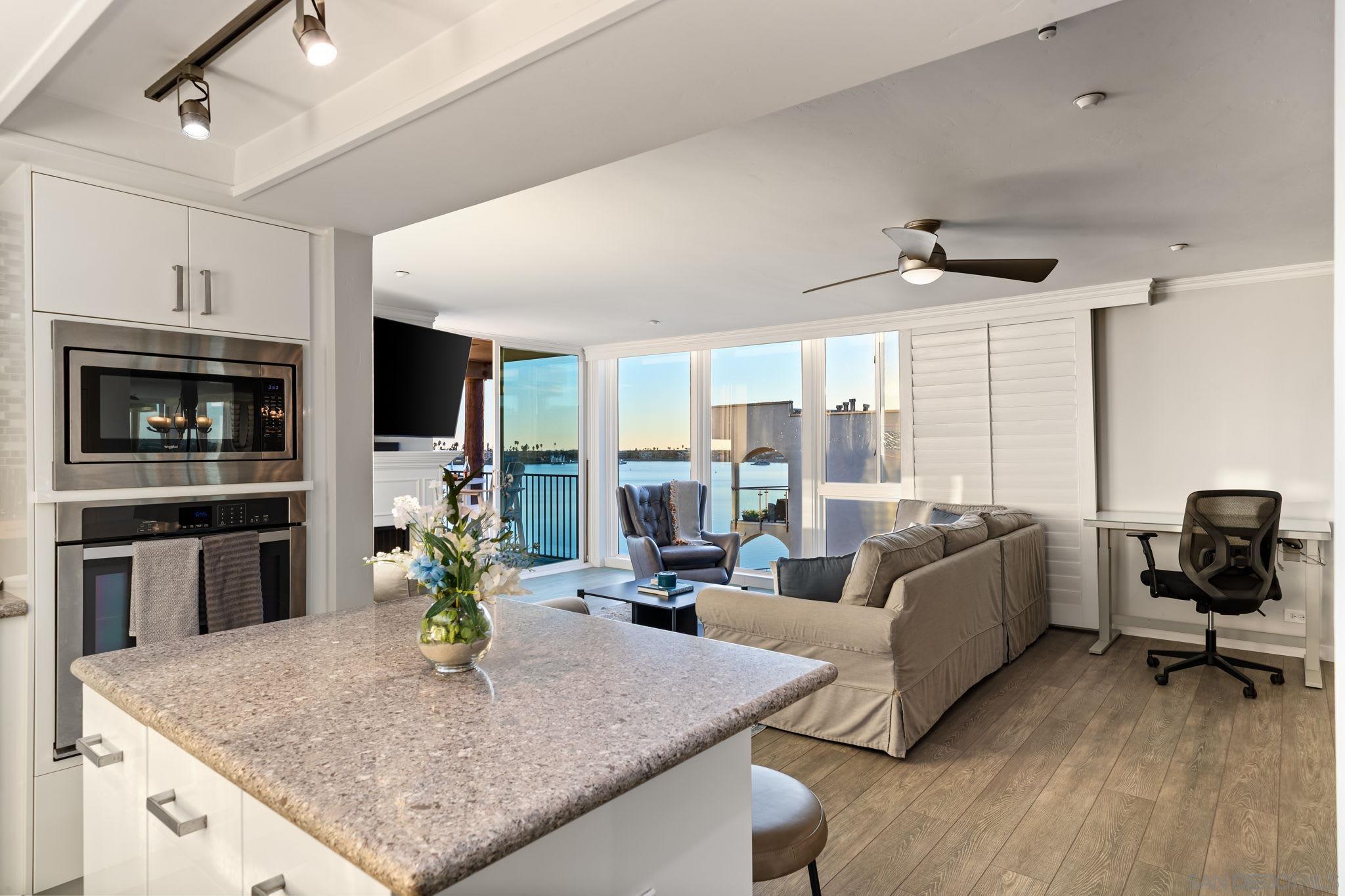 Detail Gallery Image 18 of 44 For 1221  Parker Pl  21, San Diego,  CA 92109 - 2 Beds | 3 Baths