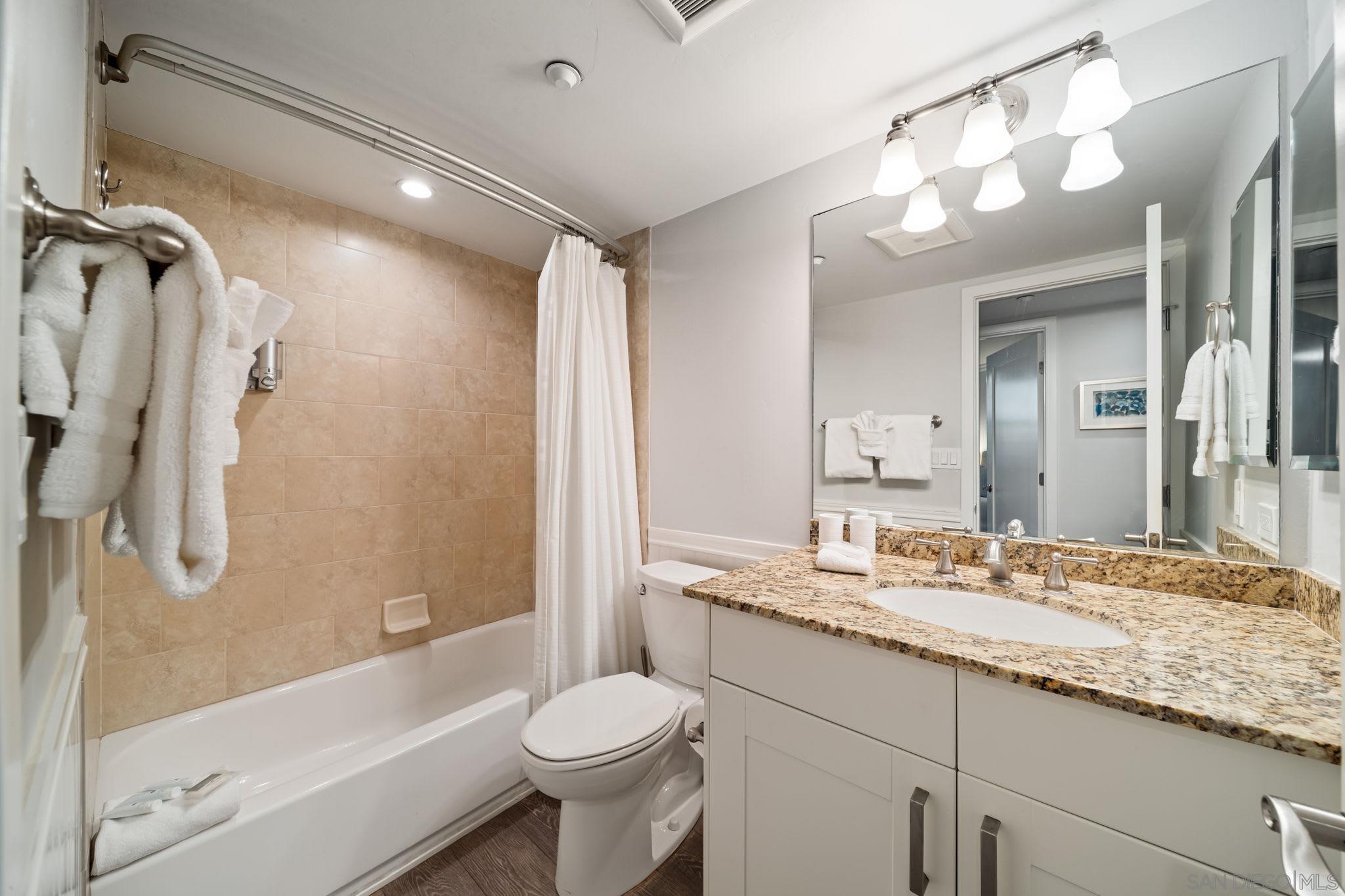 Detail Gallery Image 32 of 44 For 1221  Parker Pl  21, San Diego,  CA 92109 - 2 Beds | 3 Baths