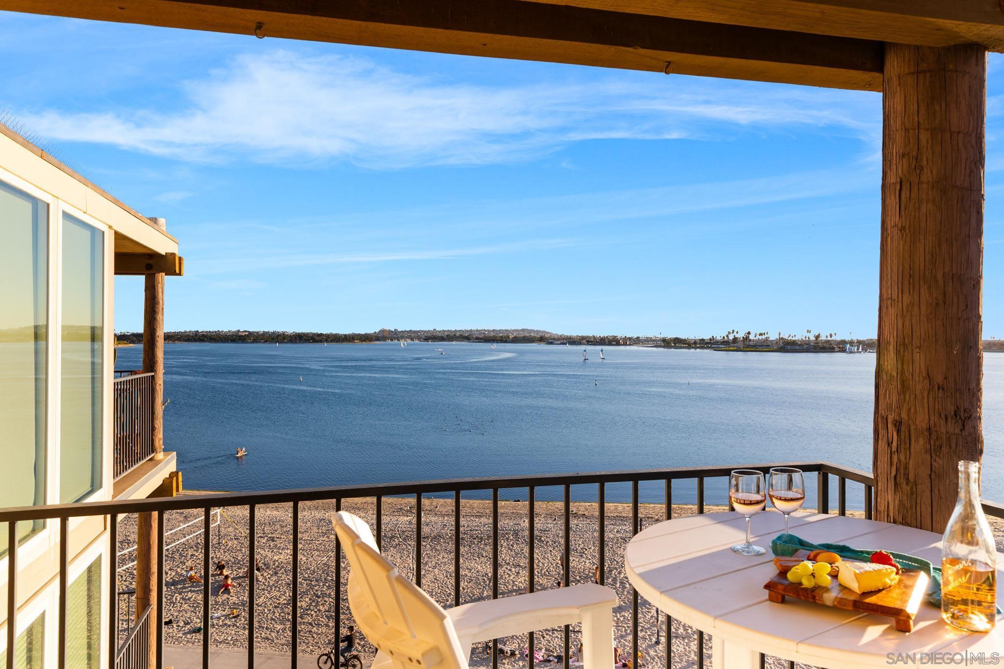 Detail Gallery Image 36 of 44 For 1221  Parker Pl  21, San Diego,  CA 92109 - 2 Beds | 3 Baths