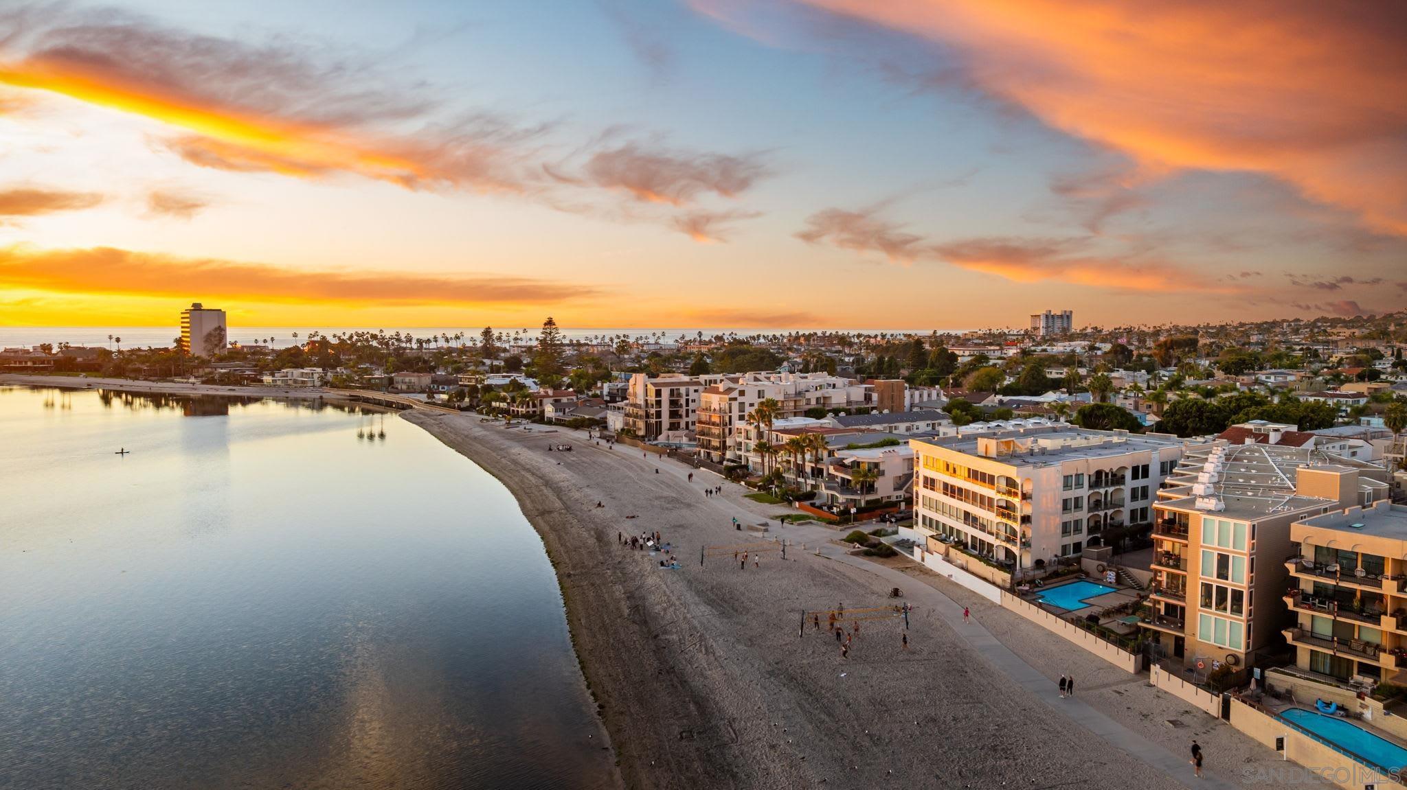 Detail Gallery Image 42 of 44 For 1221  Parker Pl  21, San Diego,  CA 92109 - 2 Beds | 3 Baths
