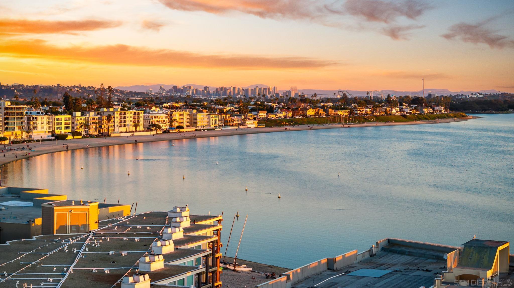 Detail Gallery Image 43 of 44 For 1221  Parker Pl  21, San Diego,  CA 92109 - 2 Beds | 3 Baths