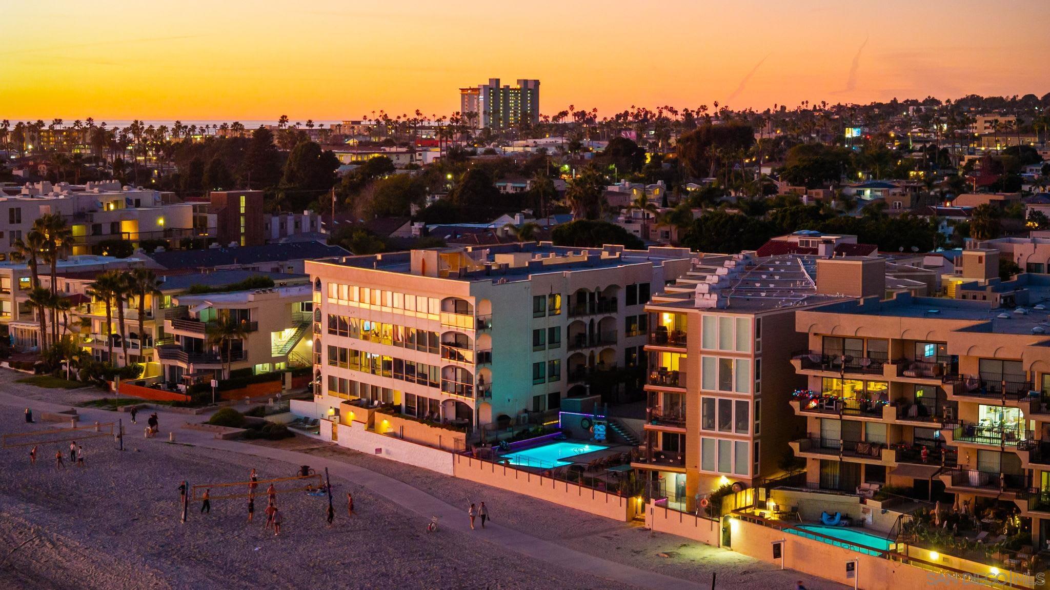 Detail Gallery Image 6 of 44 For 1221  Parker Pl  21, San Diego,  CA 92109 - 2 Beds | 3 Baths