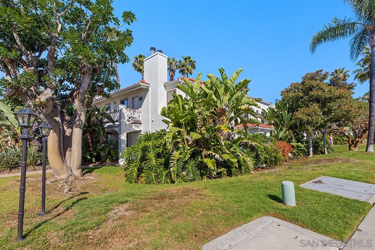 Detail Gallery Image 3 of 38 For 13262  Salmon River Rd  204, San Diego,  CA 92129 - 2 Beds | 2 Baths