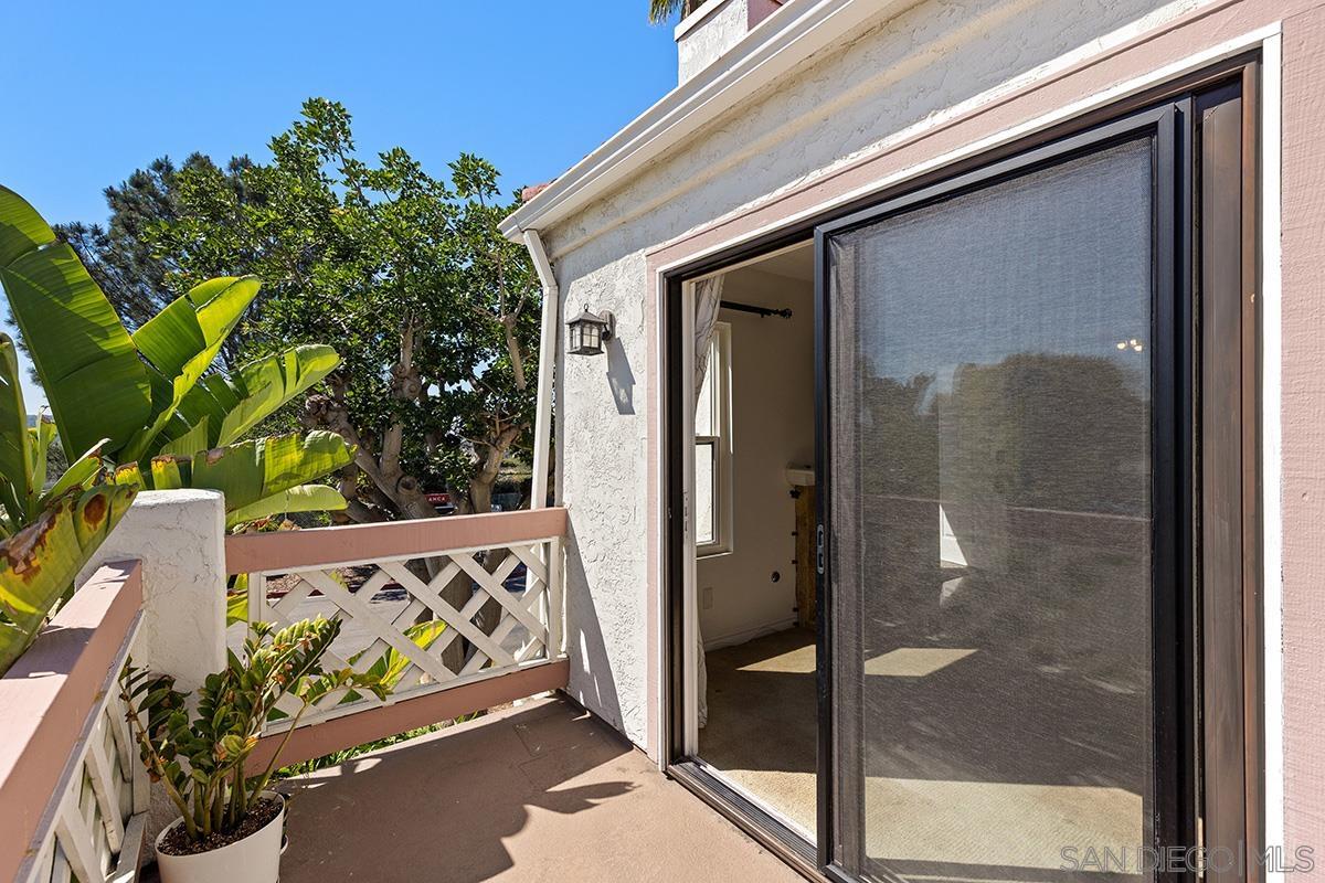 Detail Gallery Image 10 of 38 For 13262  Salmon River Rd  204, San Diego,  CA 92129 - 2 Beds | 2 Baths