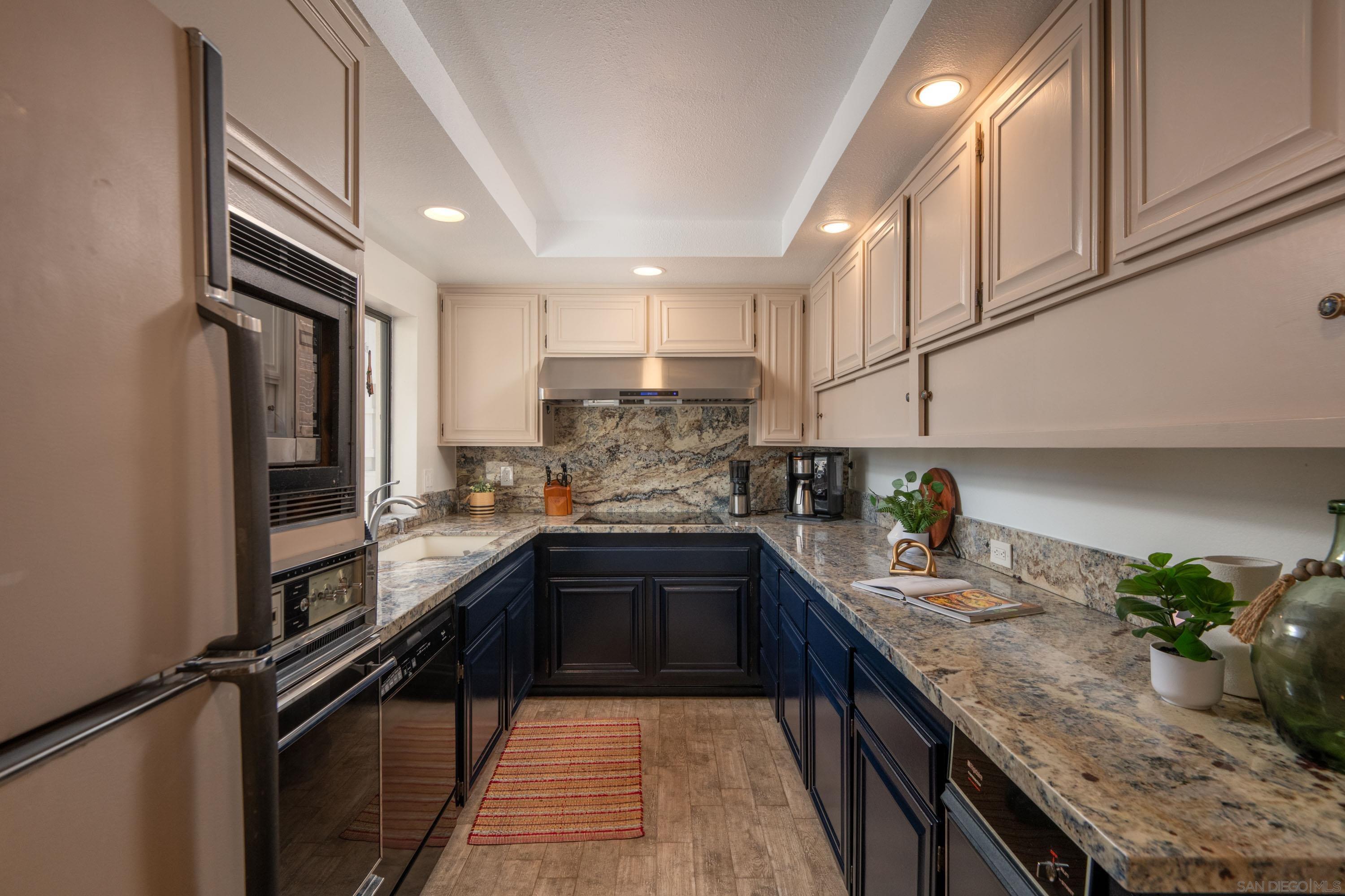 Detail Gallery Image 11 of 45 For 7975  Caminito Del Cid, La Jolla,  CA 92037 - 3 Beds | 3 Baths