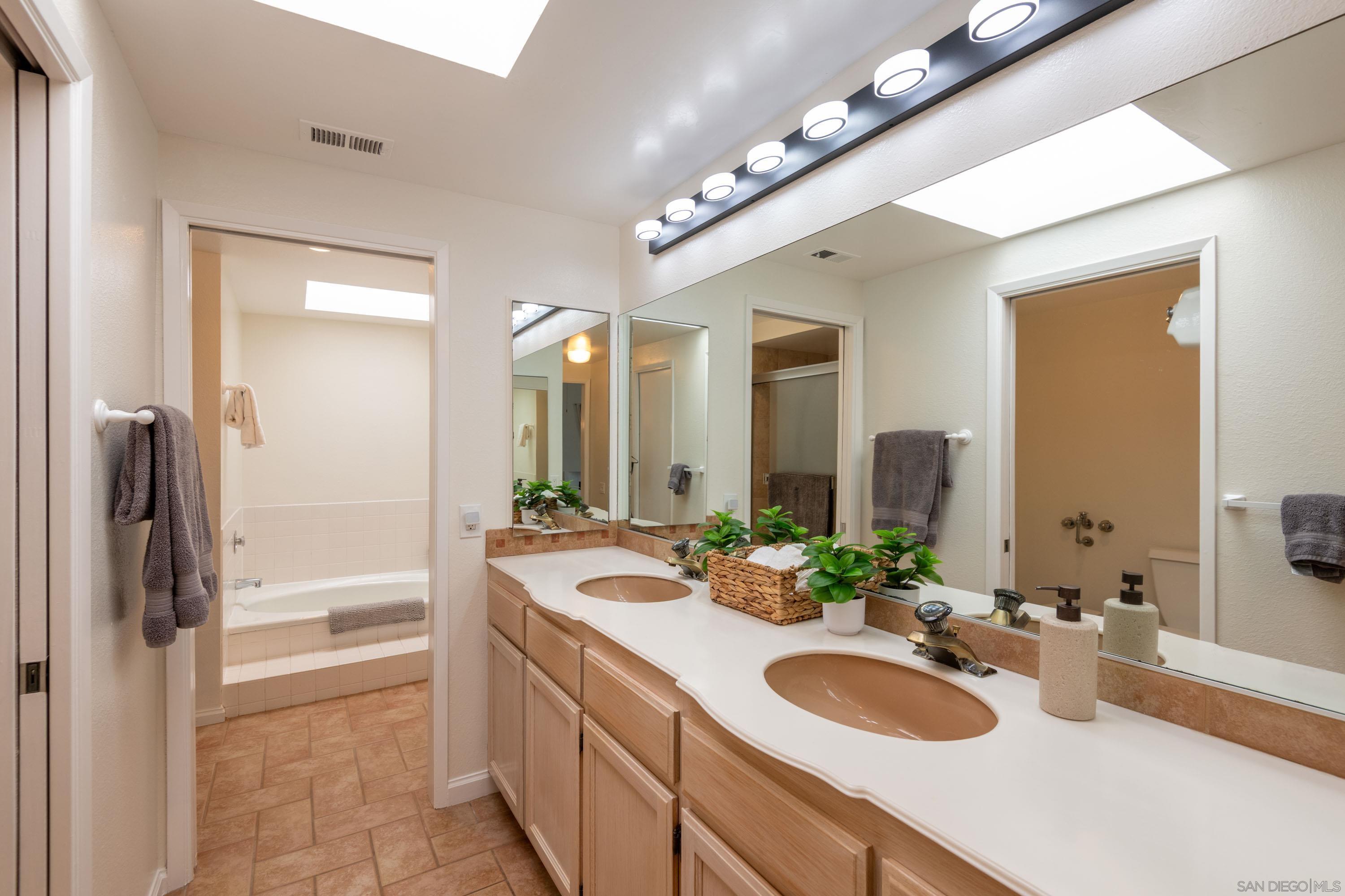 Detail Gallery Image 21 of 45 For 7975  Caminito Del Cid, La Jolla,  CA 92037 - 3 Beds | 3 Baths