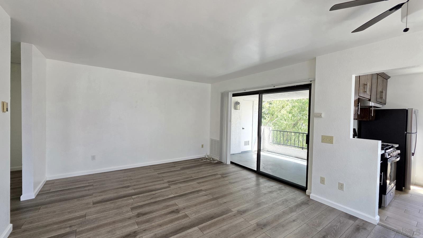 Detail Gallery Image 2 of 24 For 8451  Westmore  112, San Diego,  CA 92126 - 2 Beds | 2 Baths