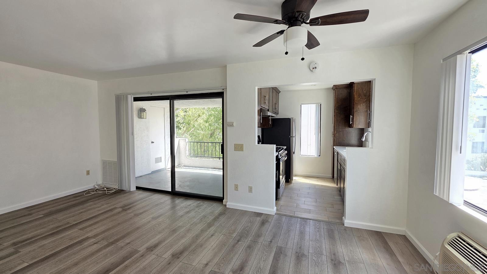 Detail Gallery Image 5 of 24 For 8451  Westmore  112, San Diego,  CA 92126 - 2 Beds | 2 Baths